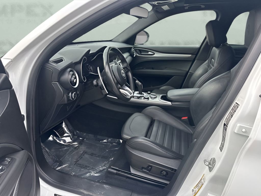 Used 2022 Alfa Romeo Stelvio Veloce image 10