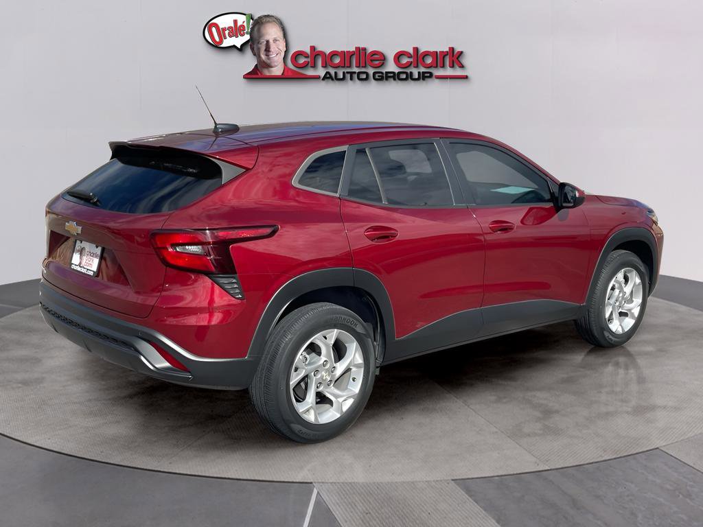 Used 2024 Chevrolet Trax LS w/ LS Convenience Package FWD image 5