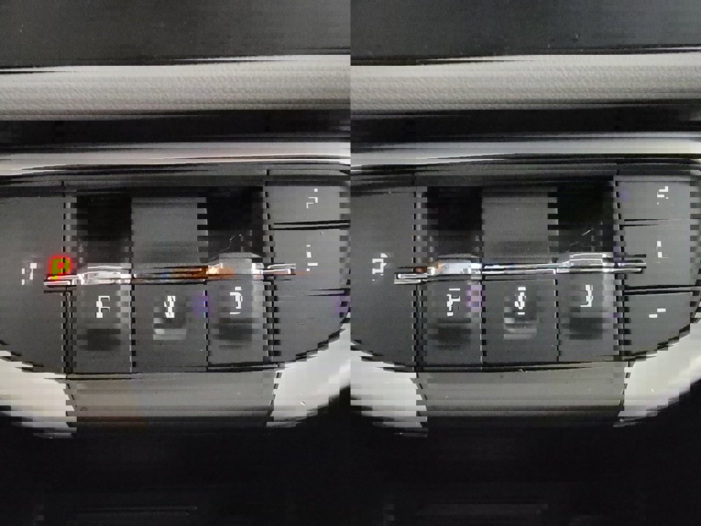 Used 2023 GMC Terrain SLT image 17