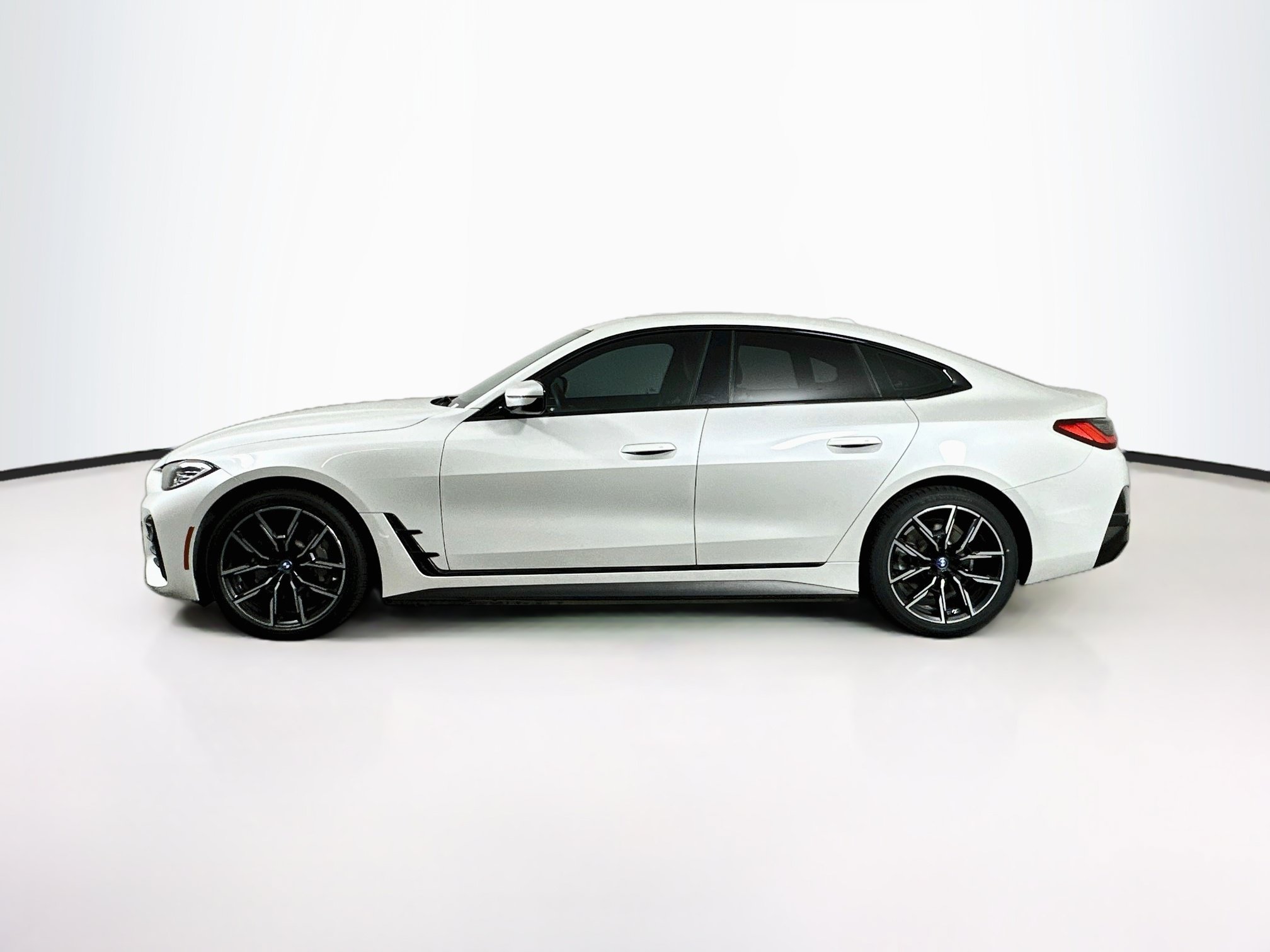 Used 2023 BMW i4 eDrive40 w/ M Sport Package RWD image 4