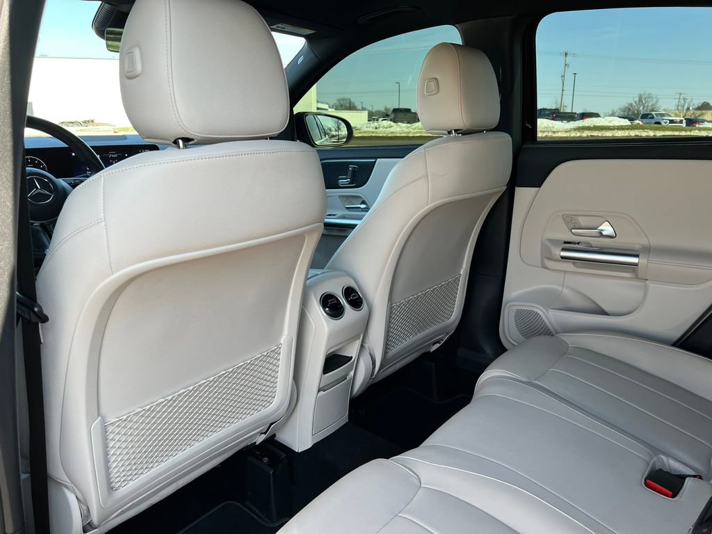 Used 2025 Mercedes-Benz GLA 250 4MATIC image 33