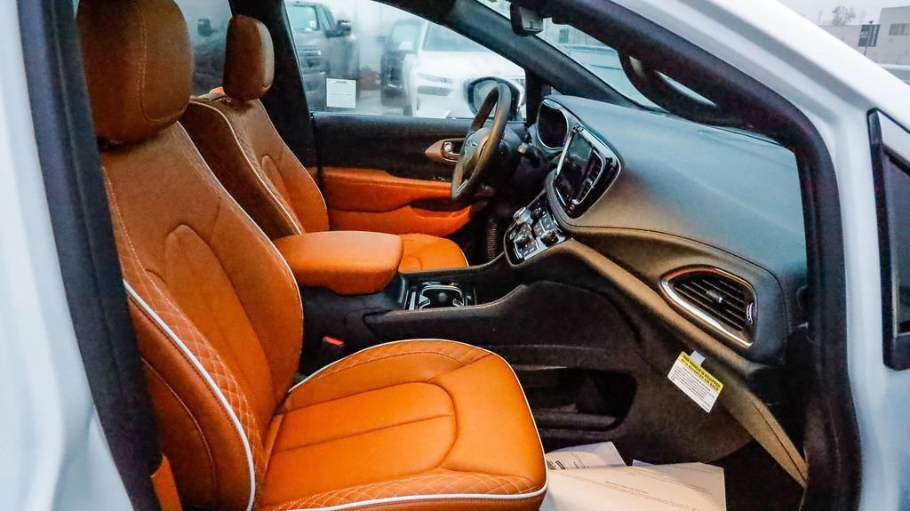 New 2026 Chrysler Pacifica Pinnacle w/ Trailer Tow Group image 20