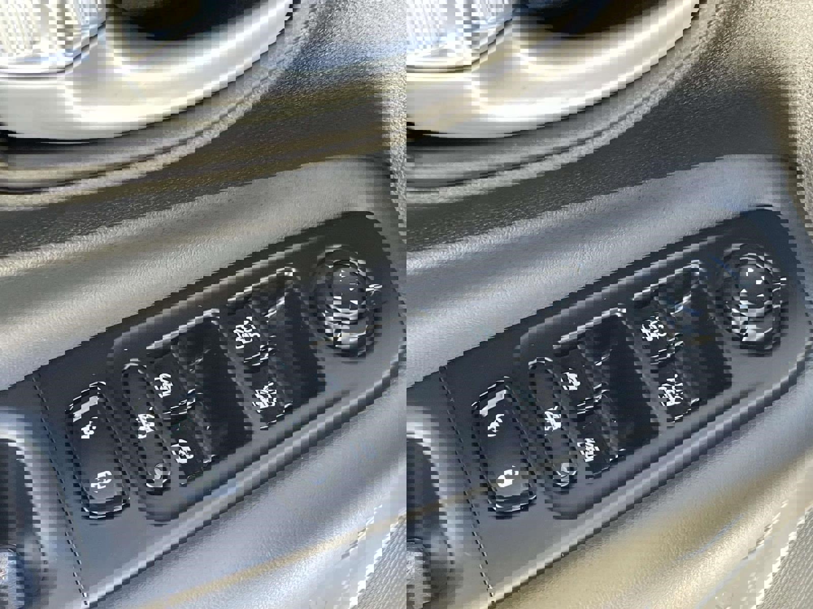 Used 2022 Jeep Renegade Limited w/ Sun, Sound & Wheels Group image 22