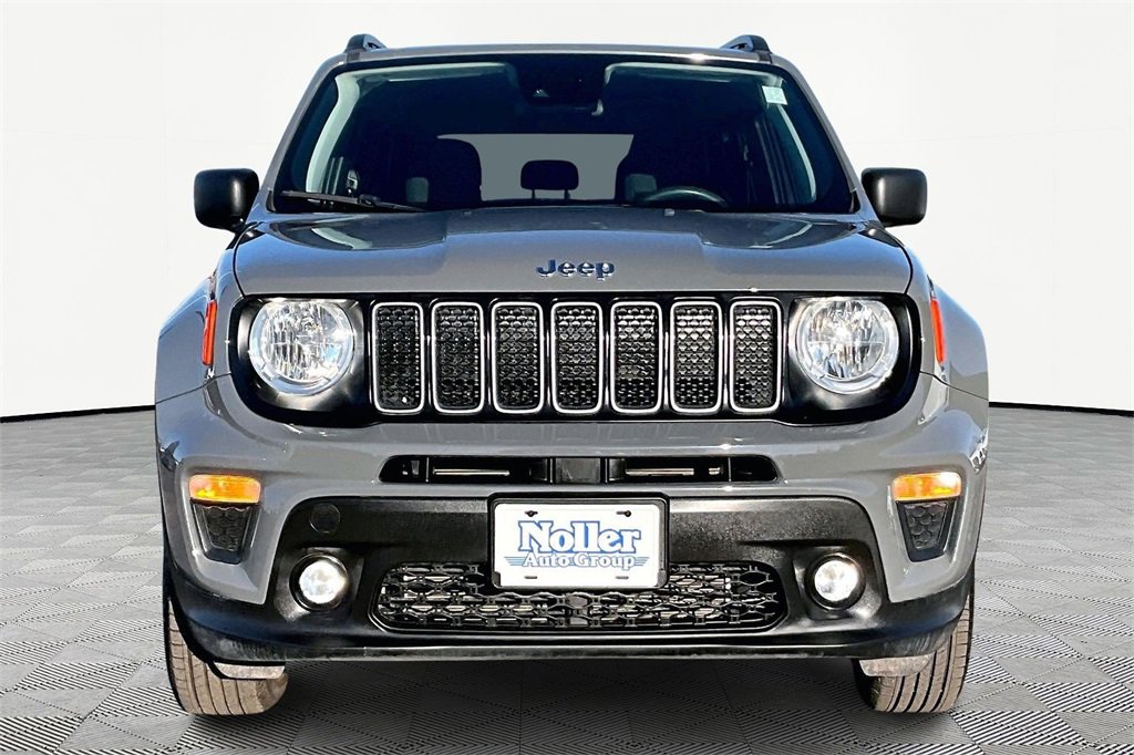 Used 2022 Jeep Renegade Latitude image 3