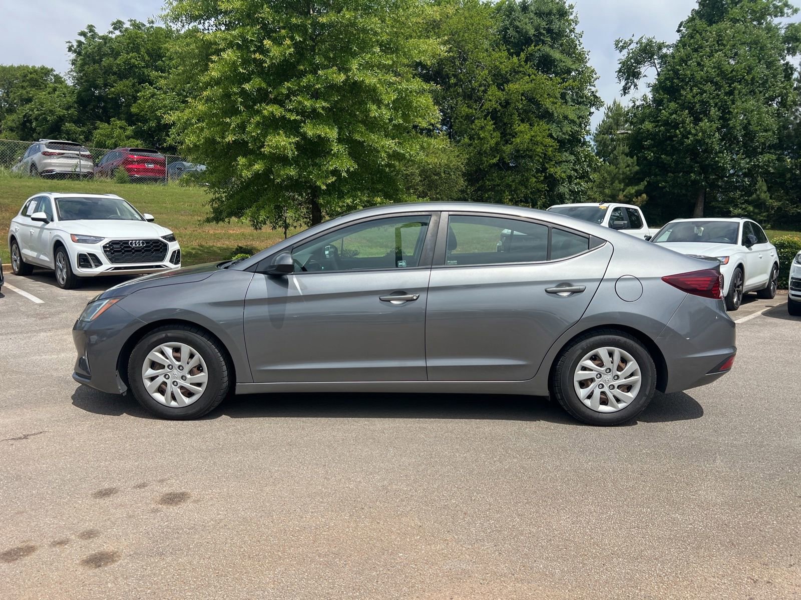 Used 2019 Hyundai Elantra SE w/ Cargo Package FWD image 3