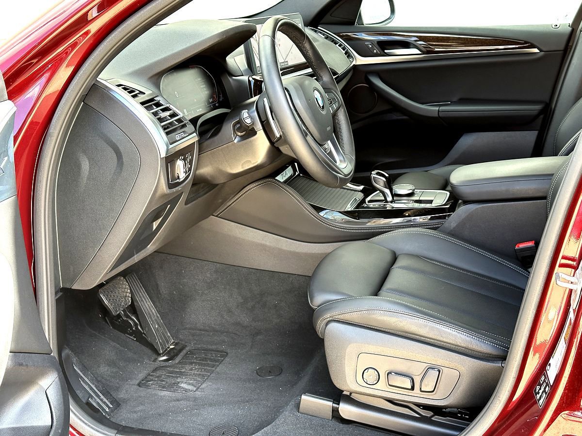 Certified 2025 BMW X4 xDrive30i image 10