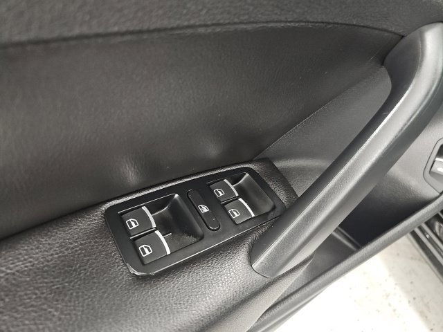 Used 2013 Volkswagen Passat 2.5 SE FWD image 13