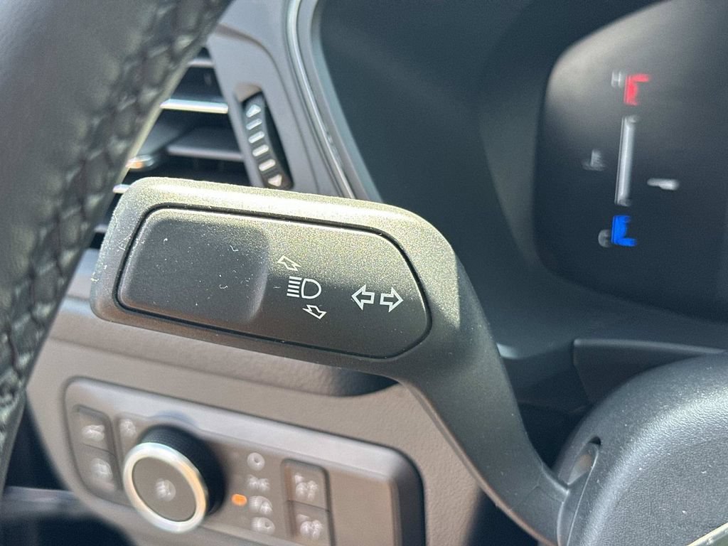 Used 2025 Ford Escape SE FWD image 22