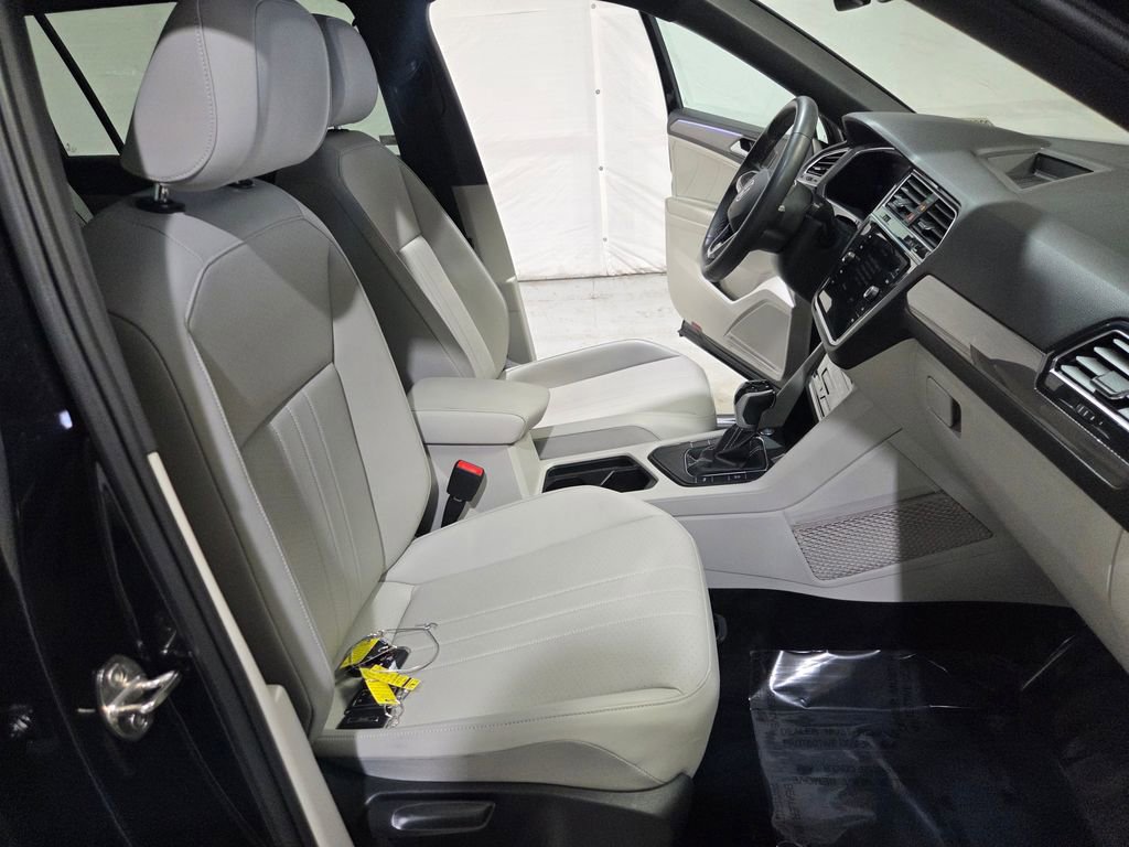 Used 2023 Volkswagen Tiguan SE R-Line image 11
