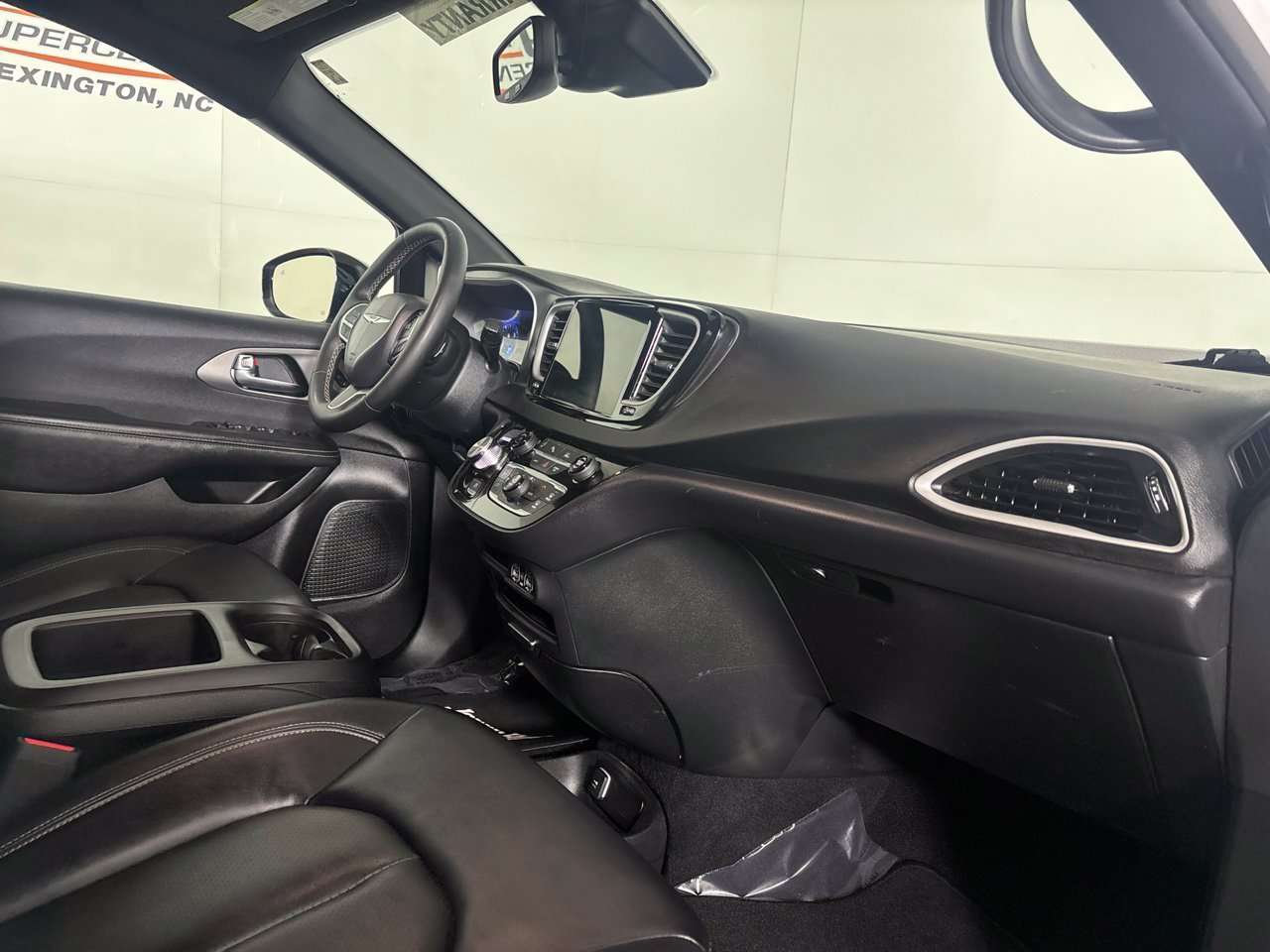 Used 2025 Chrysler Pacifica Select FWD image 29