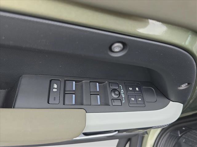 Used 2023 Land Rover Defender 110 S AWD/4WD image 26