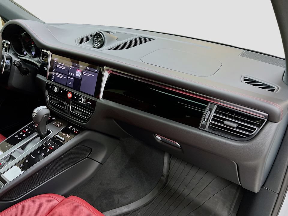 New 2026 Porsche Macan Turbo AWD/4WD image 31