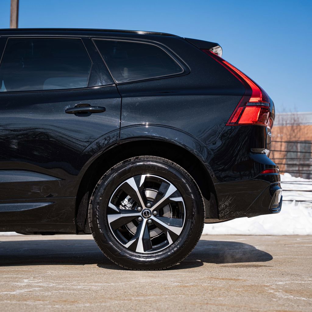 Certified 2026 Volvo XC60 B5 Core image 4