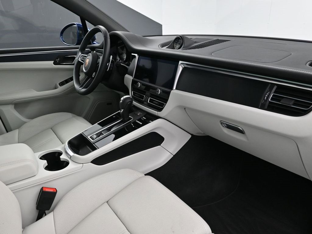 Certified 2023 Porsche Macan GTS image 14