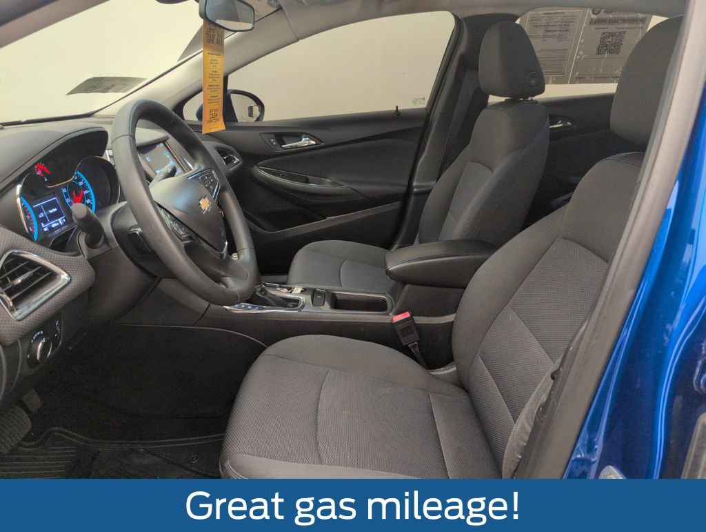 Used 2017 Chevrolet Cruze LT w/ Convenience Package image 4