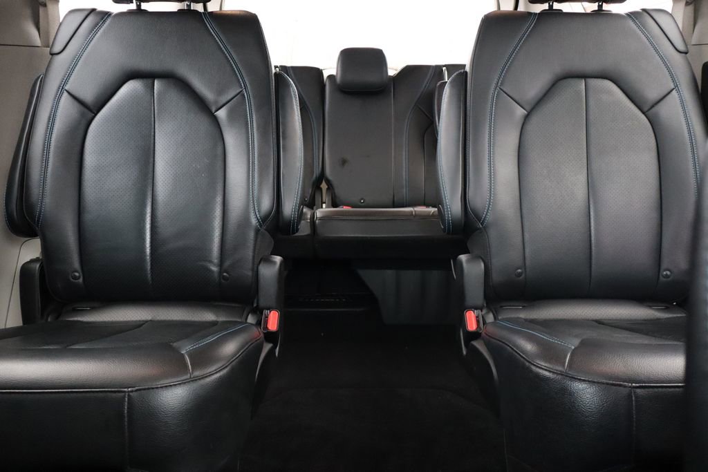 Used 2021 Chrysler Pacifica Touring-L w/ Uconnect Theater Family Group image 40