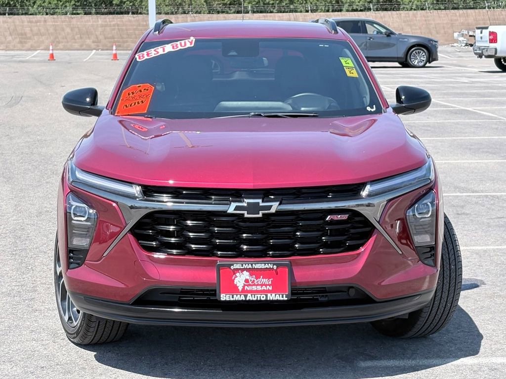 Used 2025 Chevrolet Trax RS FWD image 3