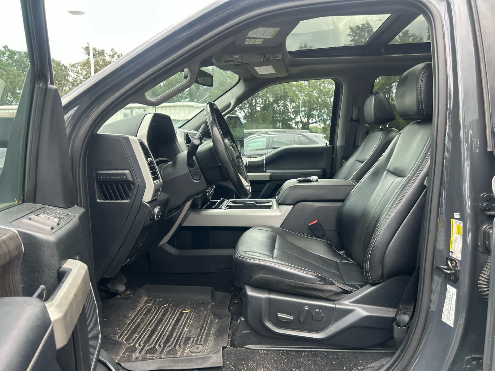 Used 2021 Ford F250 Lariat w/ Tremor Off-Road Package AWD/4WD image 8