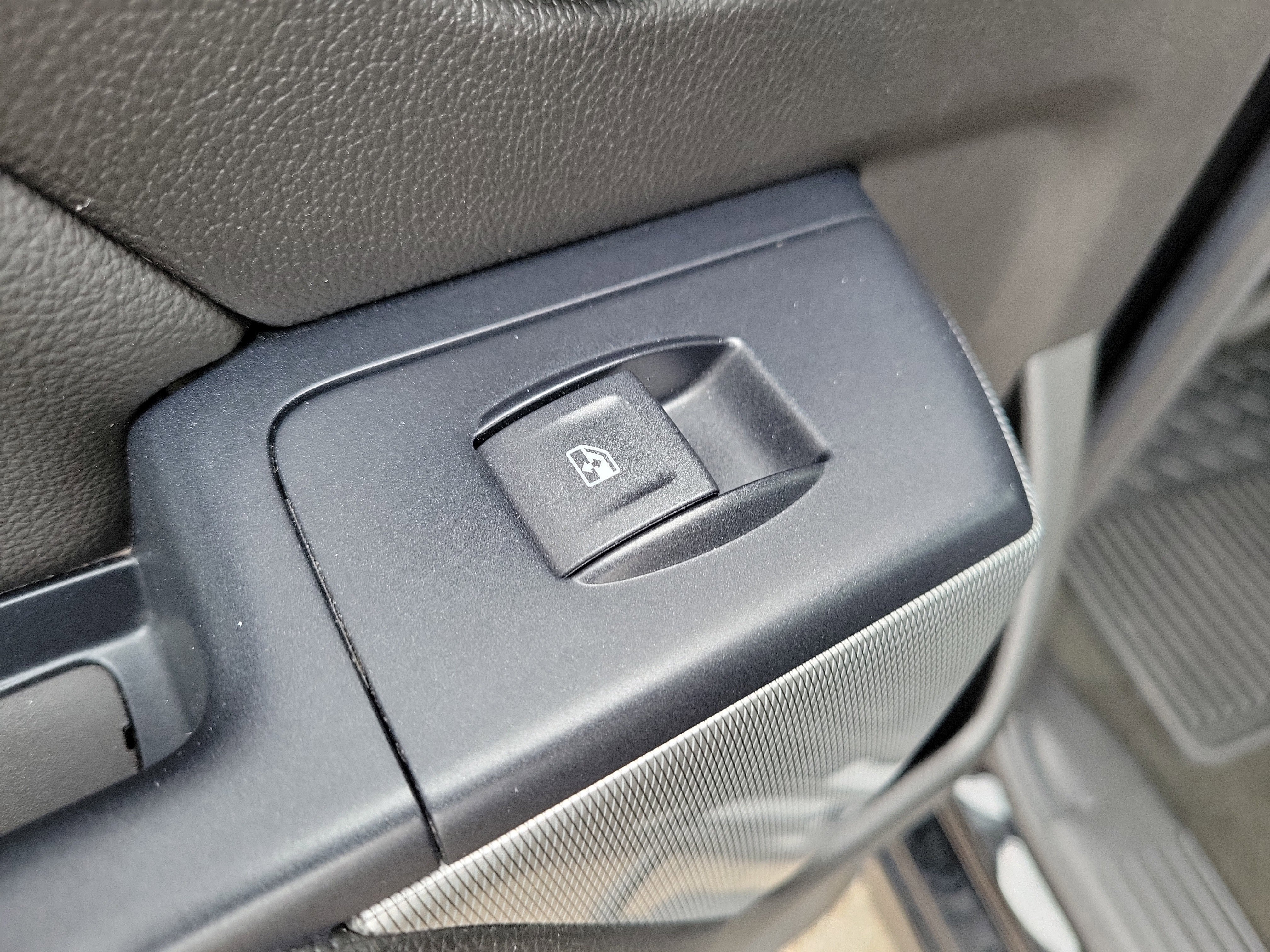 Used 2018 Chevrolet Silverado 1500 LT w/ Midnight Edition AWD/4WD image 14