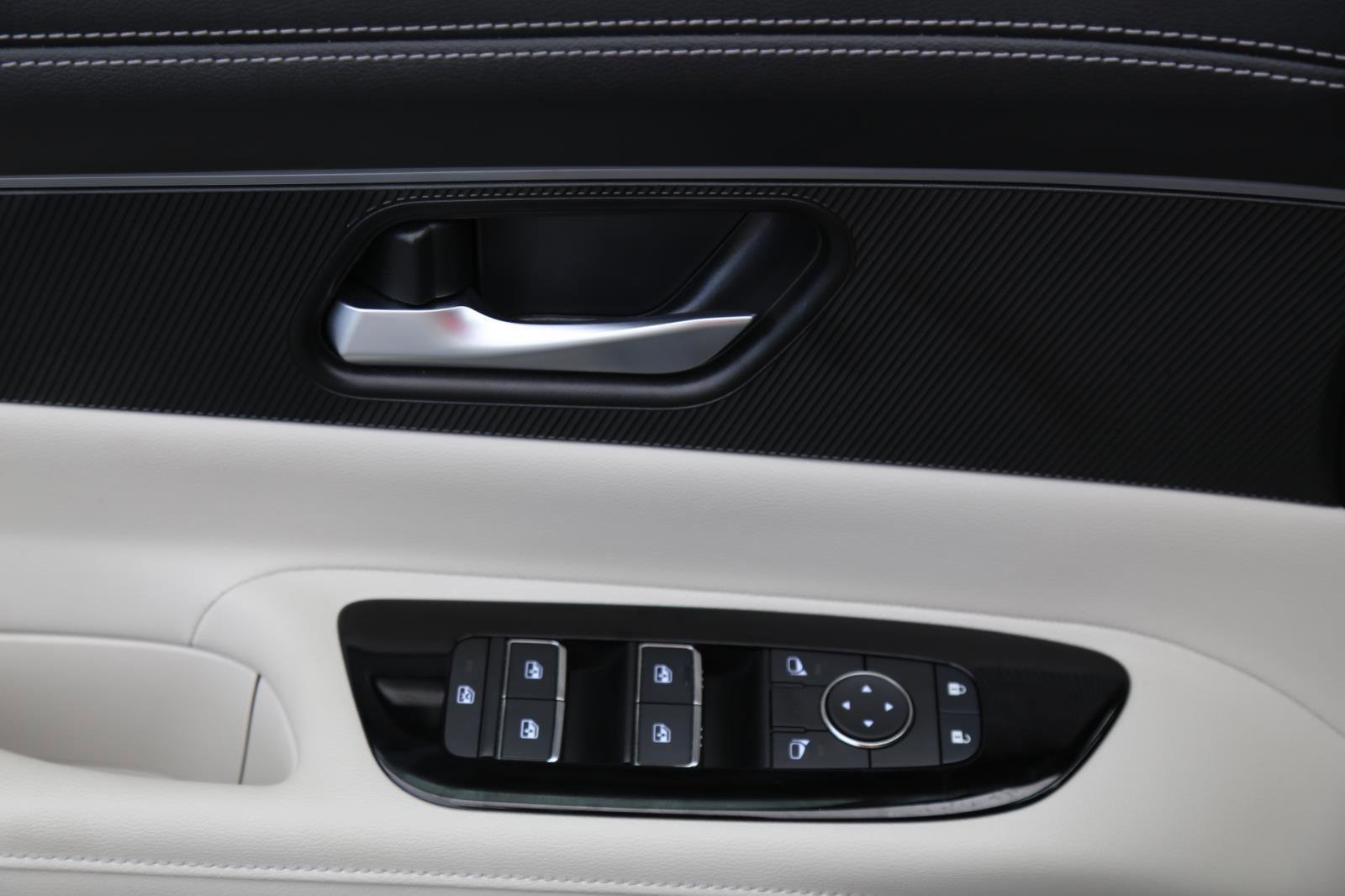 Used 2025 Nissan Murano SV FWD image 6