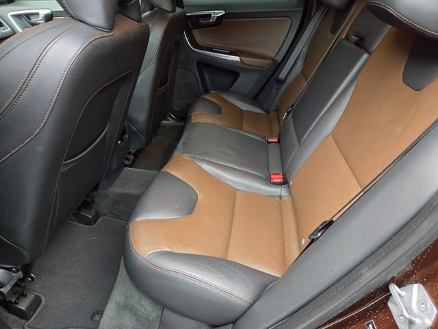 Used 2016 Volvo XC60 T5 Platinum w/ Climate Package FWD image 11