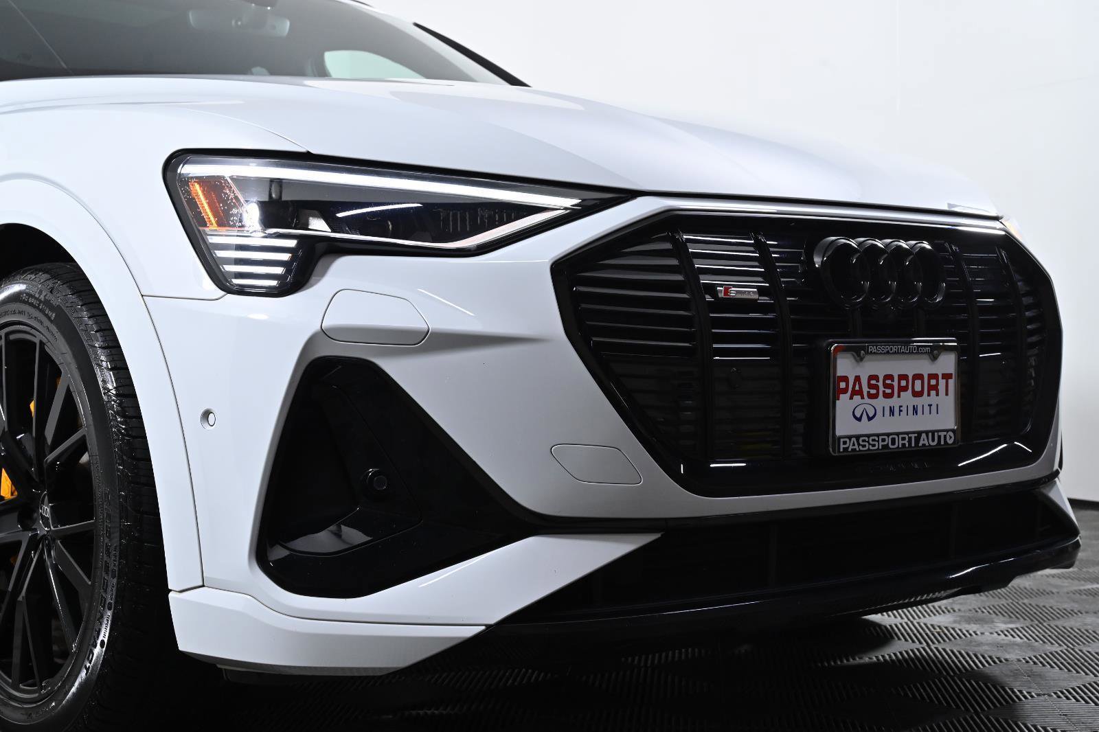 Used 2022 Audi e-tron Chronos image 4