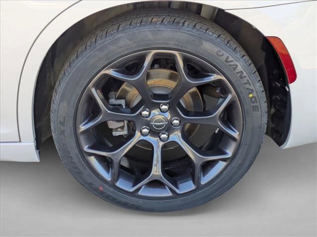 Used 2019 Chrysler 300 S image 22