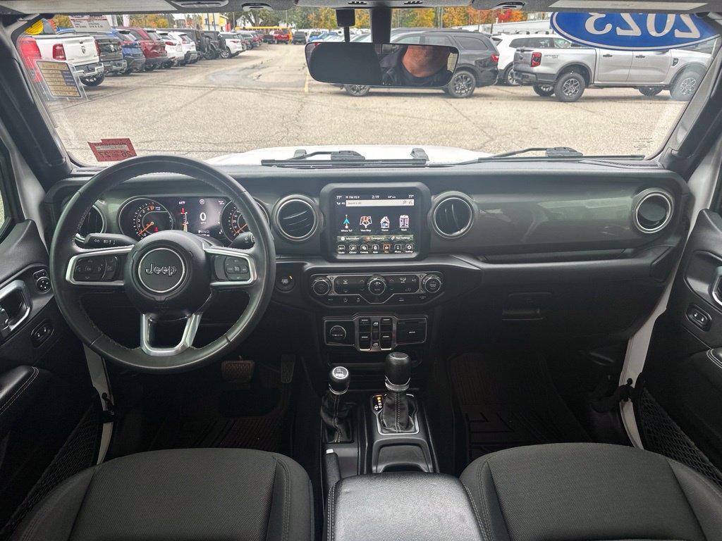 Used 2023 Jeep Gladiator Overland AWD/4WD image 15