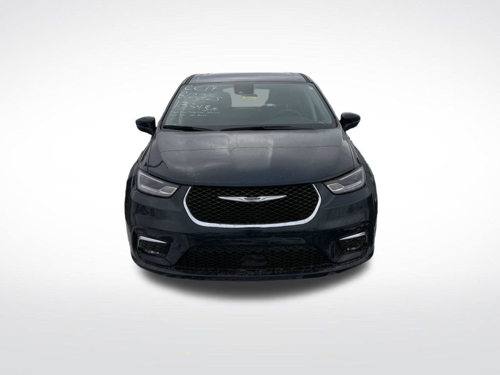 Used 2023 Chrysler Pacifica Touring-L image 3