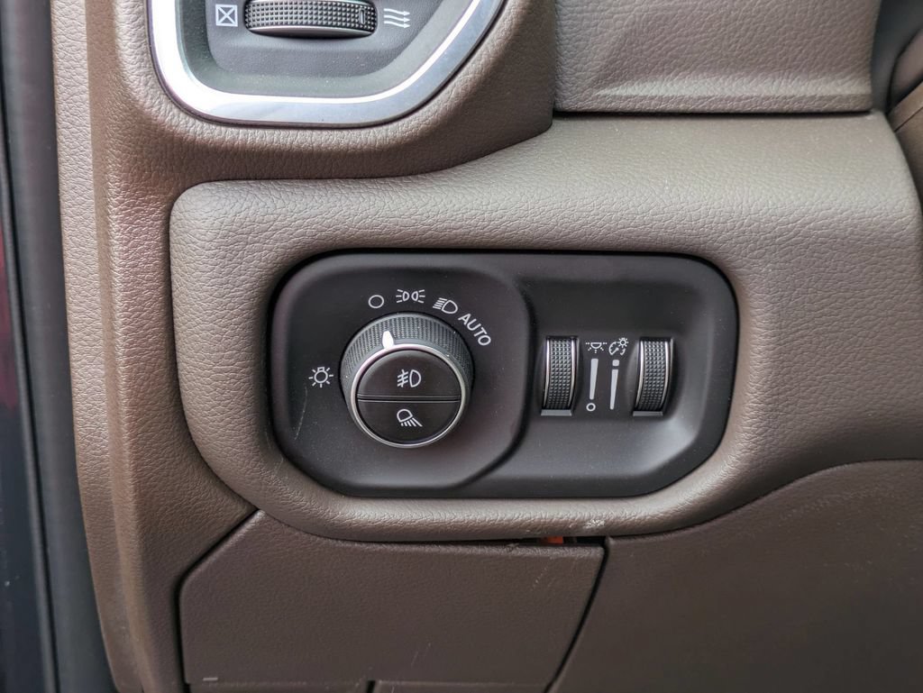 New 2026 RAM 2500 Laramie AWD/4WD image 14