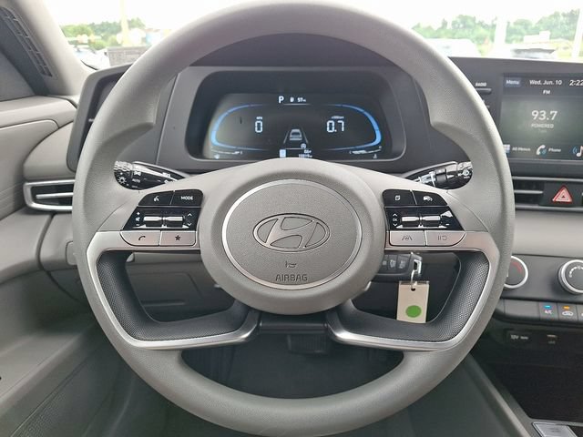 Certified 2024 Hyundai Elantra SE FWD image 18