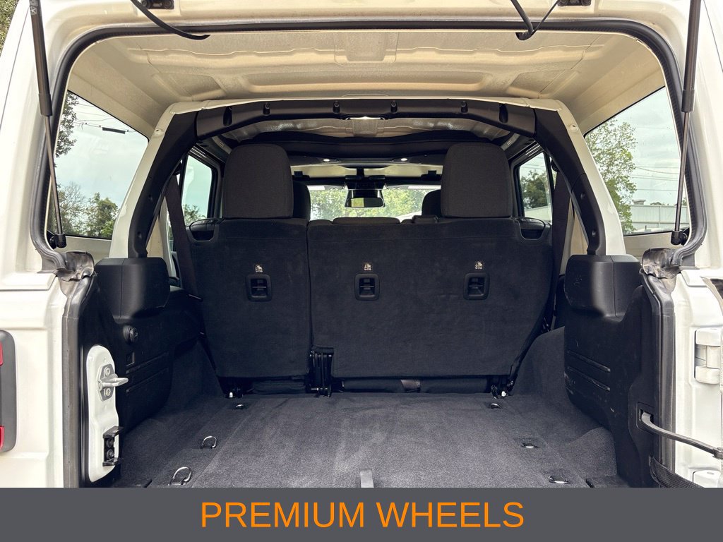 Used 2025 Jeep Wrangler Unlimited Sahara AWD/4WD image 10