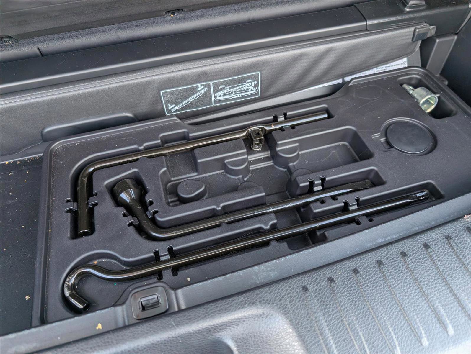 Used 2017 Toyota Highlander Limited AWD/4WD image 34