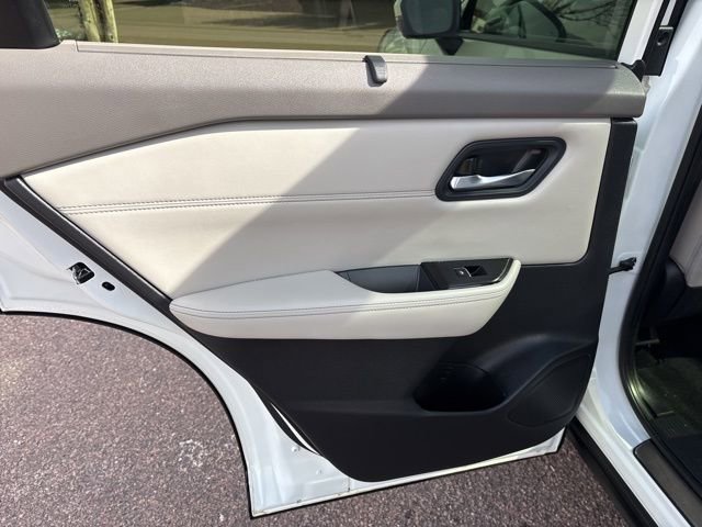 Used 2023 Nissan Rogue SL w/ SL Premium Package image 25