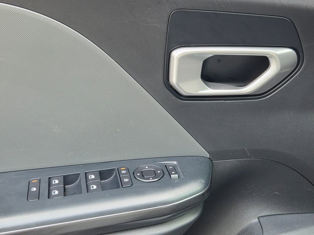 Used 2025 Kia K4 LXS image 27