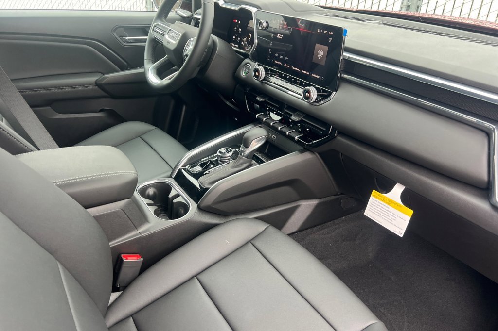 New 2026 GMC Canyon Elevation w/ Convenience Package image 12