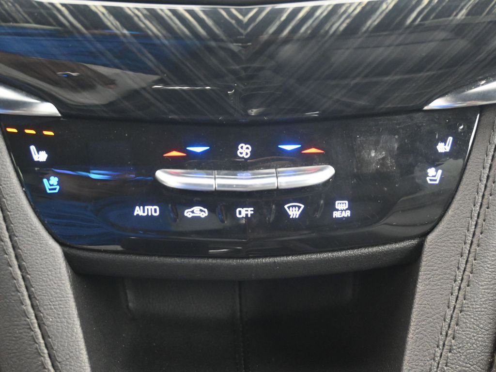 Used 2023 Cadillac XT6 Premium Luxury image 17