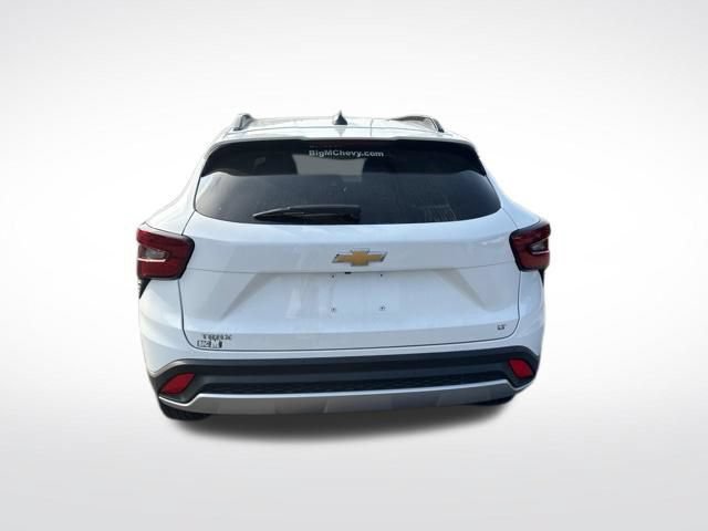 Used 2025 Chevrolet Trax LT FWD image 3