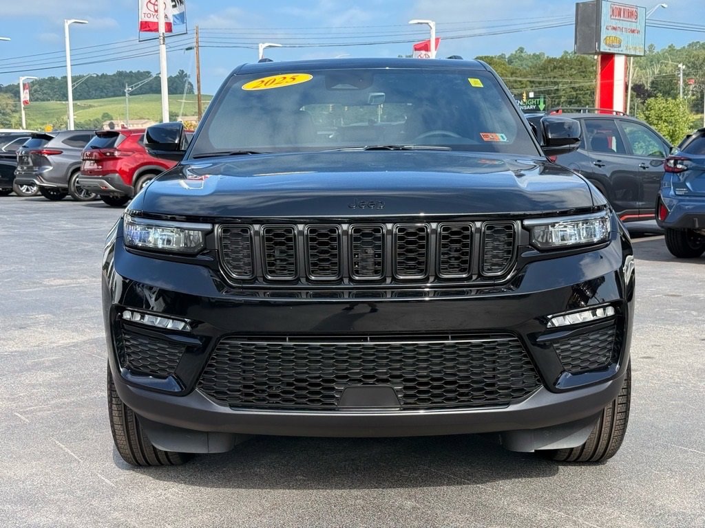 Used 2025 Jeep Grand Cherokee Limited w/ Black Appearance Package image 11