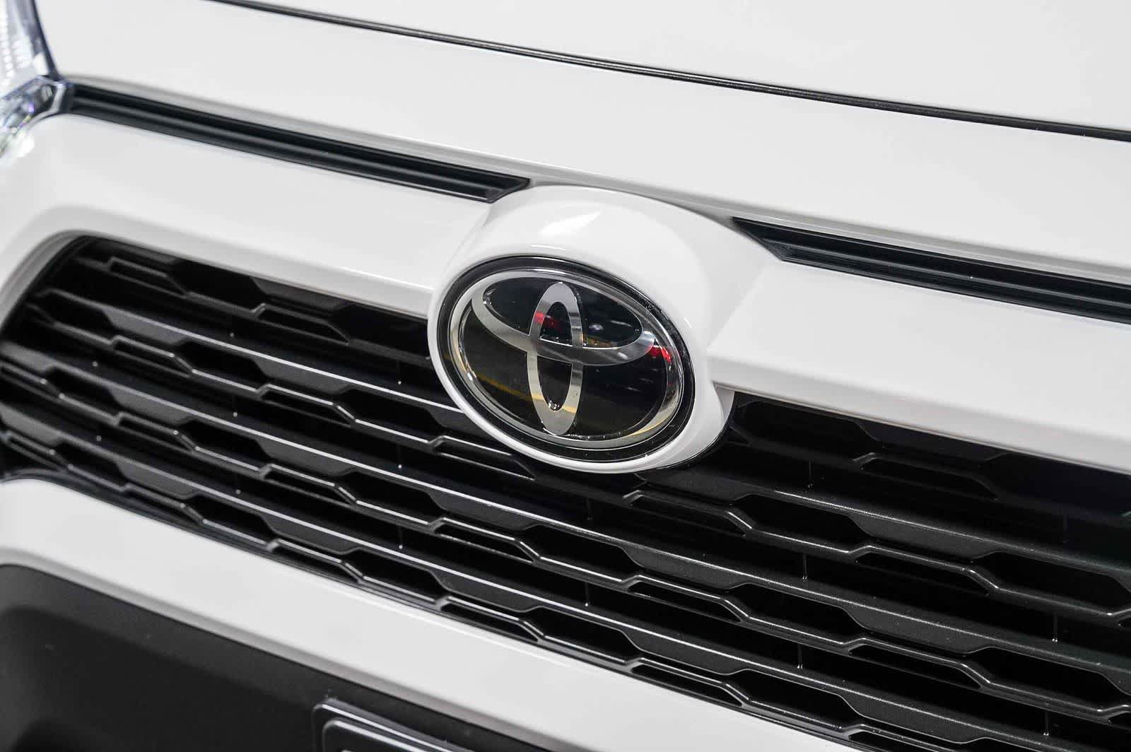 Certified 2023 Toyota RAV4 LE FWD image 9