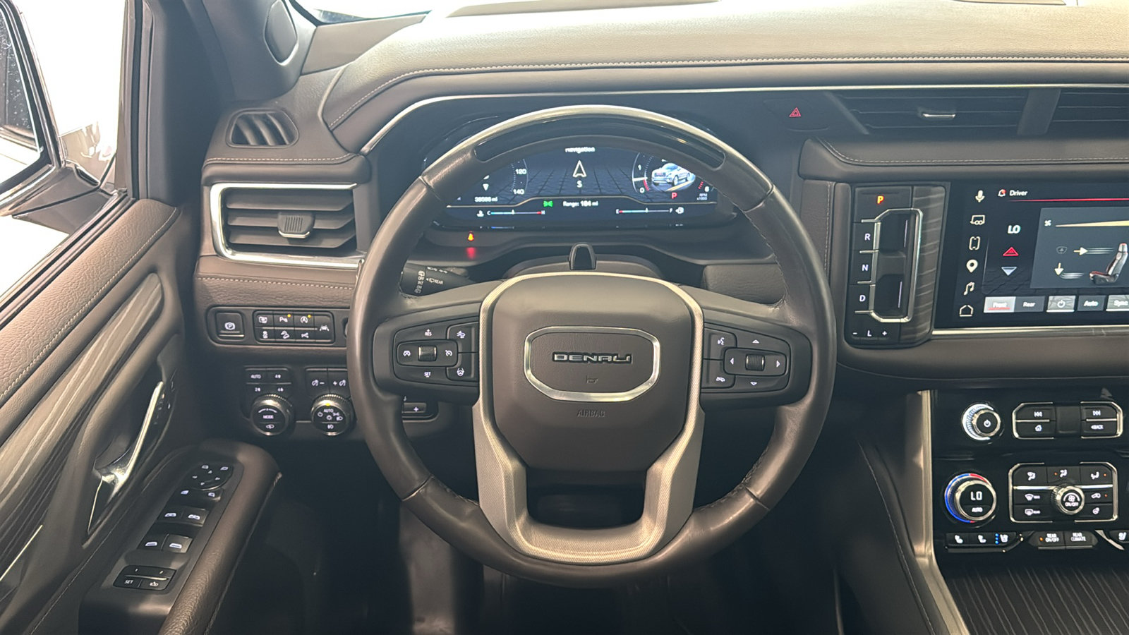 Used 2024 GMC Yukon Denali w/ Denali Reserve Package AWD/4WD image 12