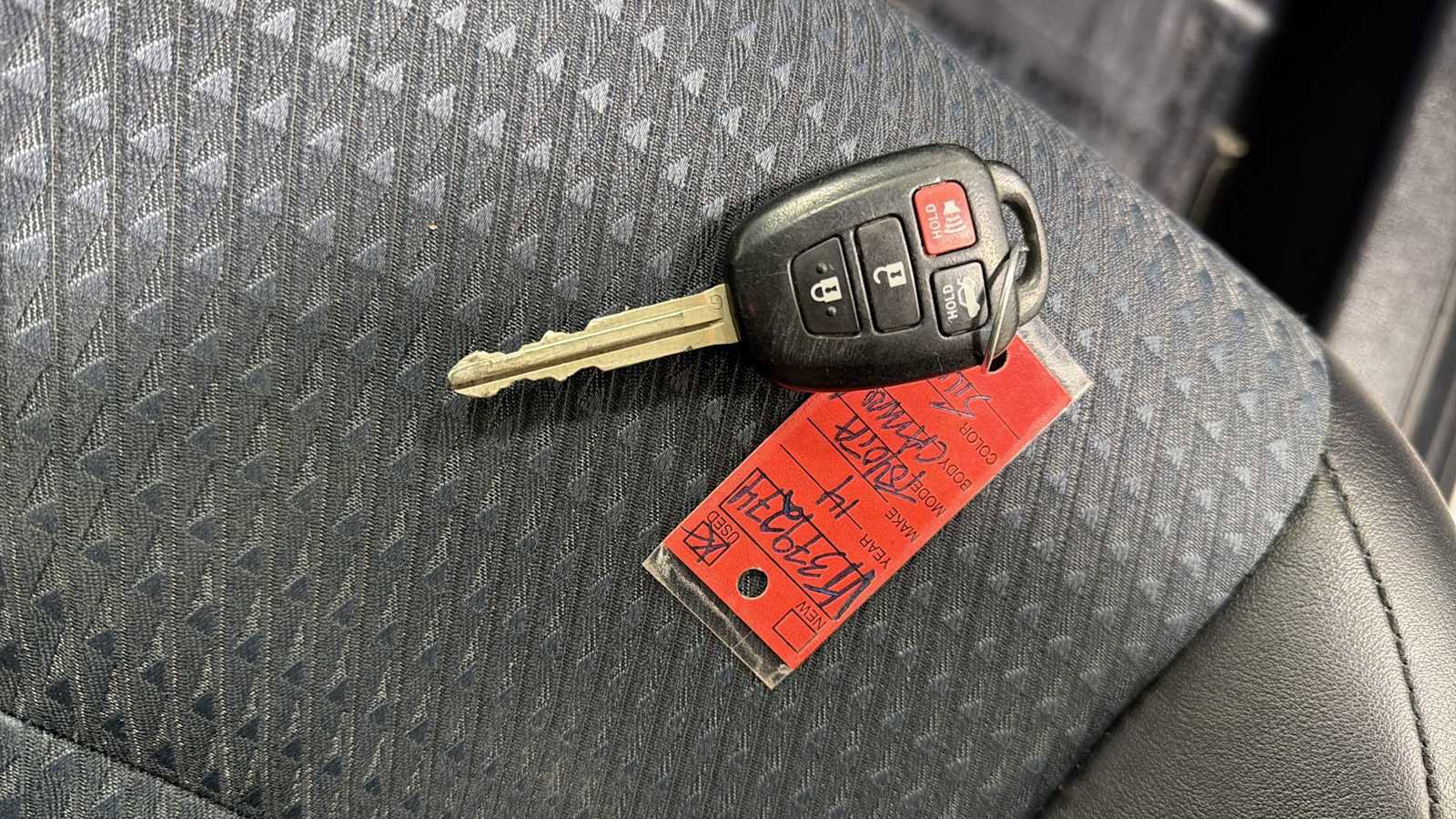 Used 2014 Toyota Camry SE image 30