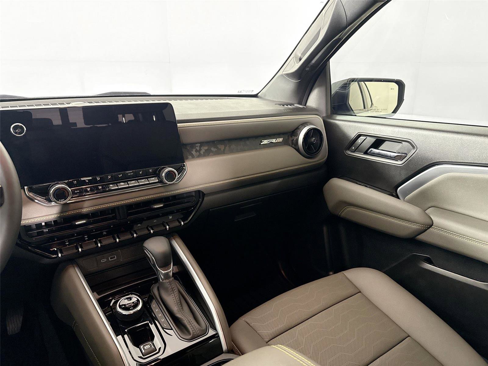 Used 2025 Chevrolet Colorado ZR2 w/ Technology Package image 32