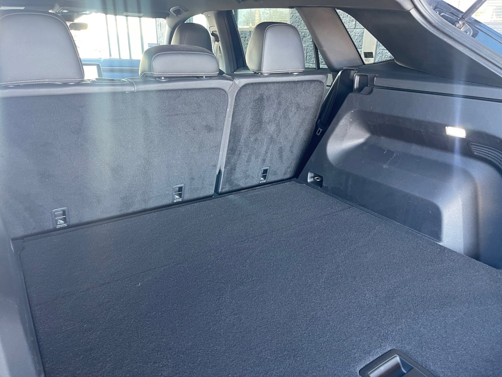 Used 2024 Volkswagen Atlas Cross Sport SE image 21