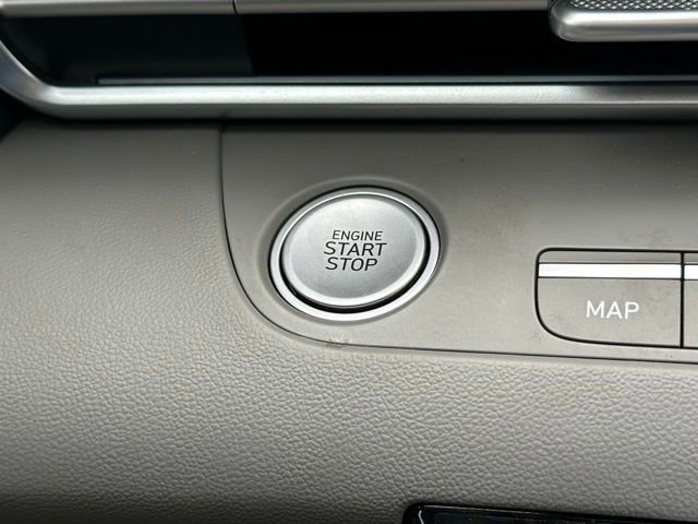 Used 2025 Hyundai Elantra SEL image 15