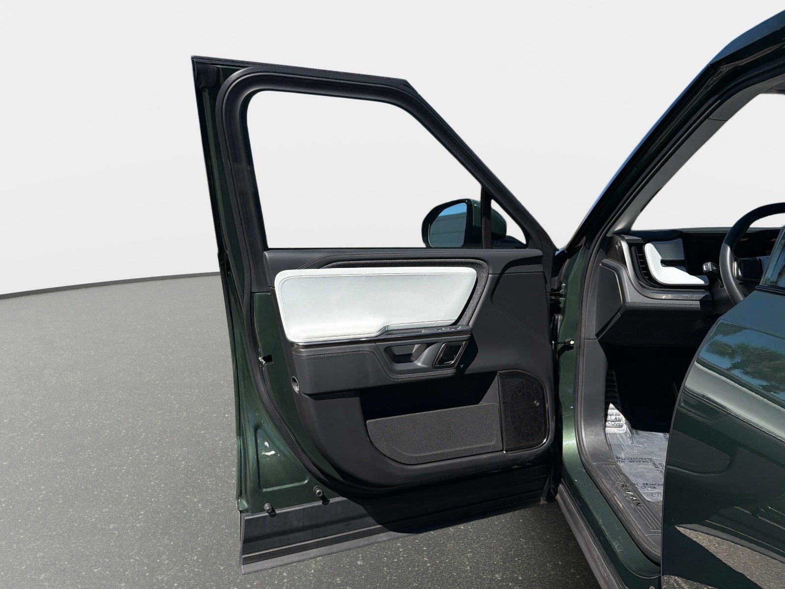 Used 2024 Rivian R1T Adventure image 39