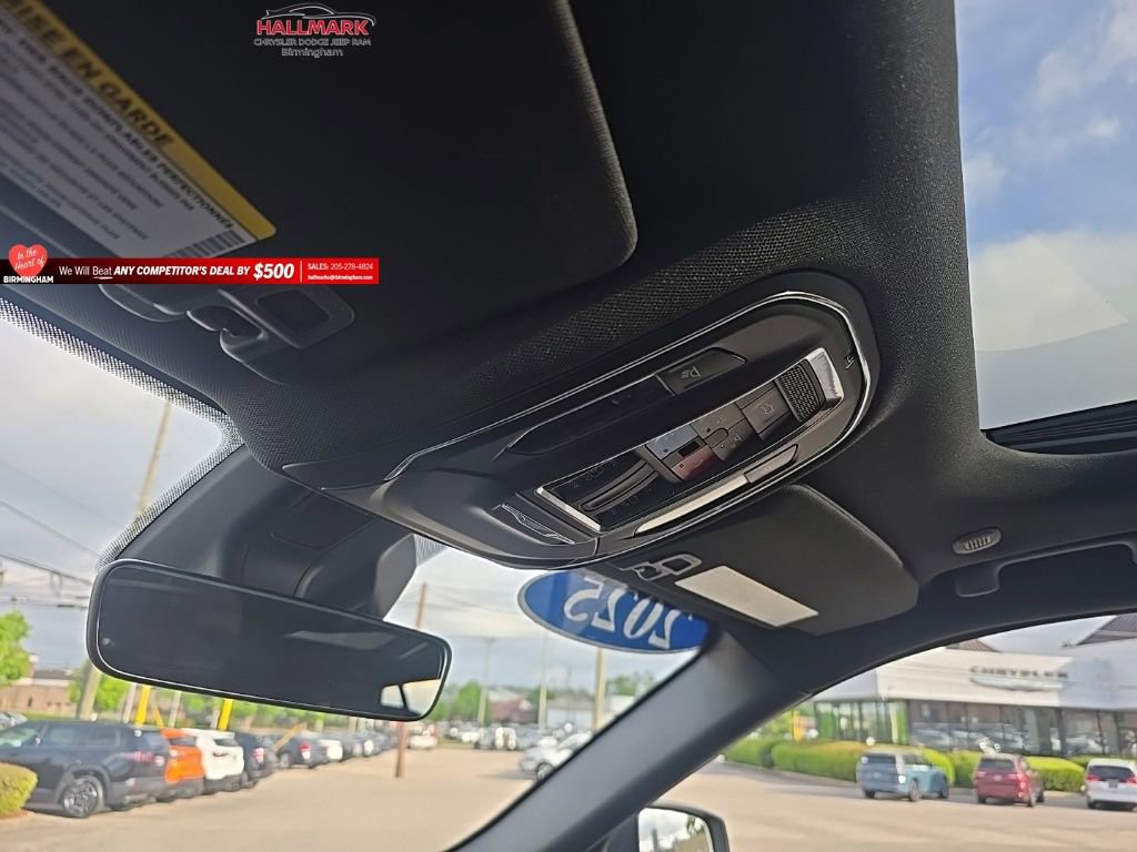 Used 2025 Jeep Grand Cherokee Laredo X w/ Luxury Tech Group I image 16