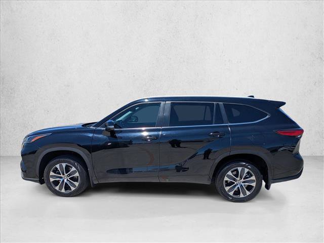 Certified 2023 Toyota Highlander XLE AWD/4WD image 9
