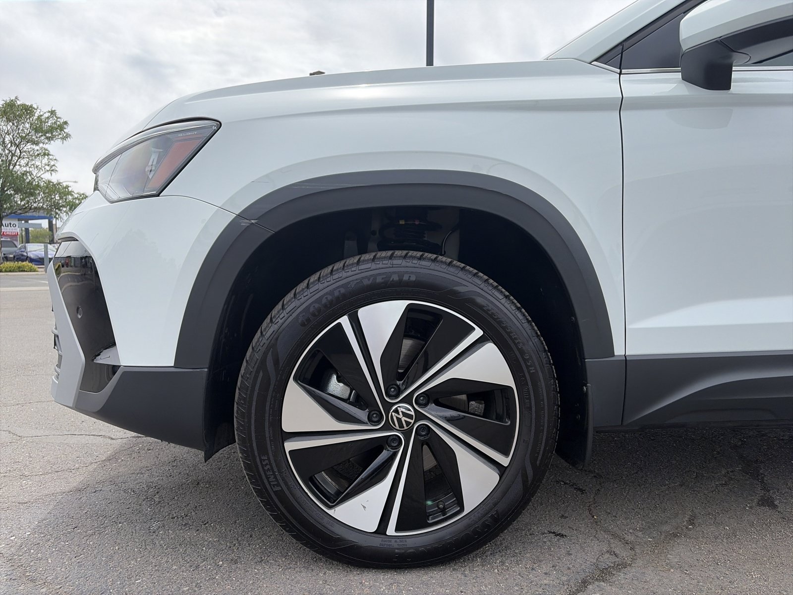 Certified 2025 Volkswagen Taos SE AWD/4WD image 10