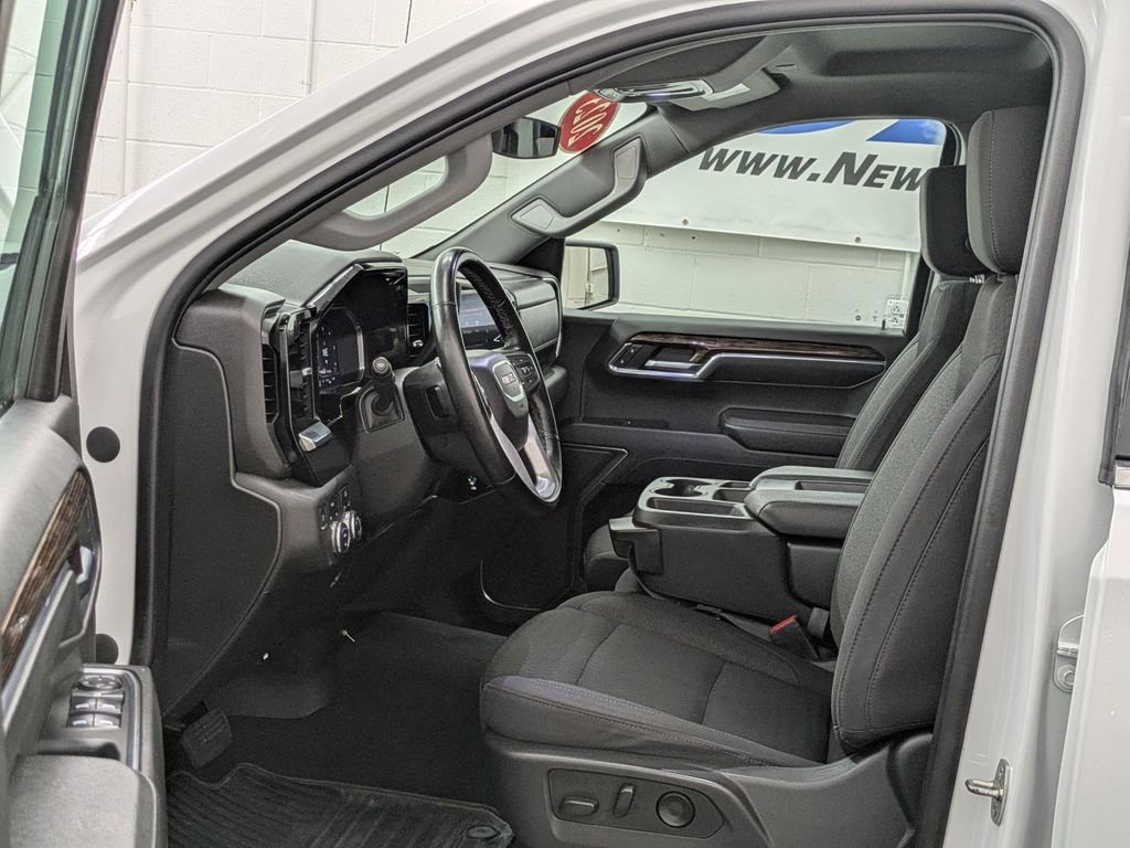 Used 2023 GMC Sierra 1500 SLE w/ Enhanced Capability Package AWD/4WD image 4